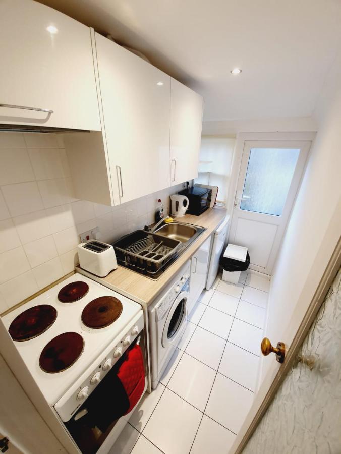 Town Centre New Modern Apartment *
