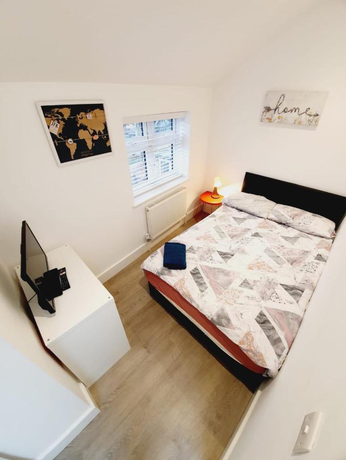 Town Centre New Modern Apartment *