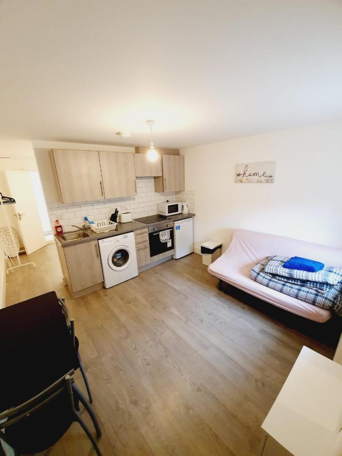 Town Centre New Modern Apartment