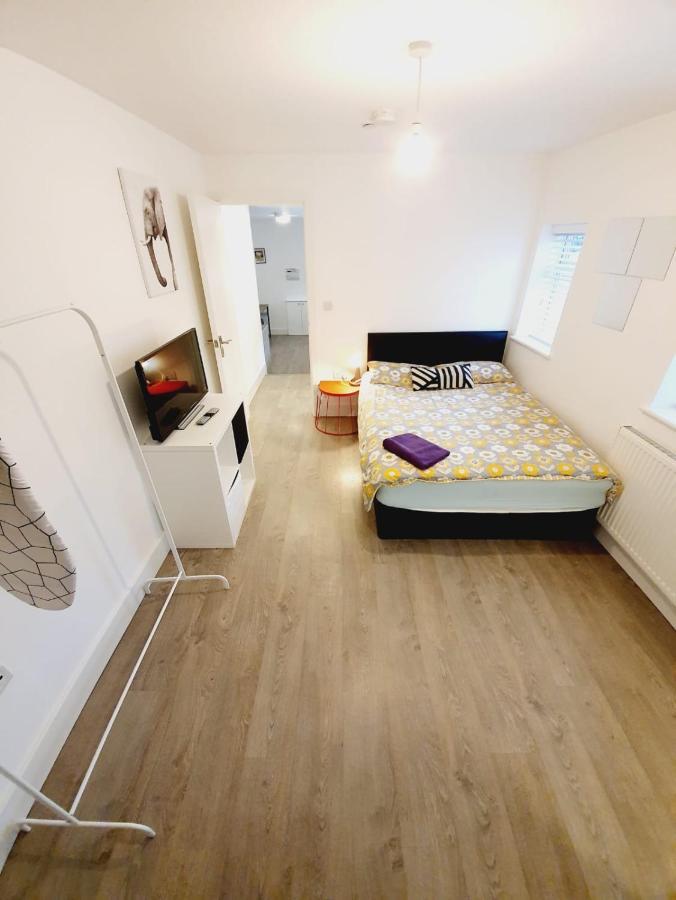 Town Centre New Modern Apartment *