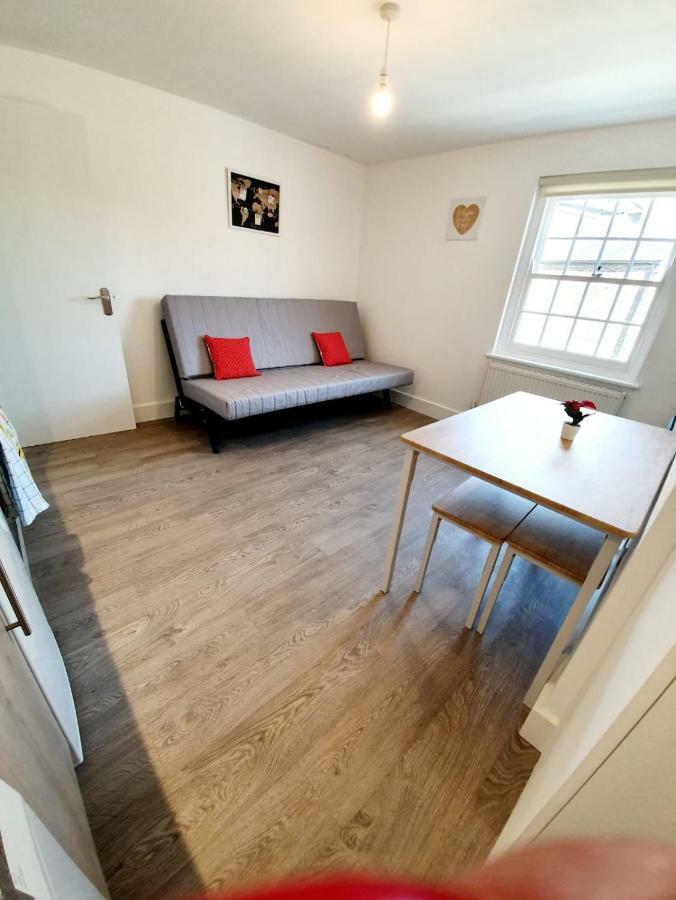 Town Centre New Modern Apartment Chelmsford