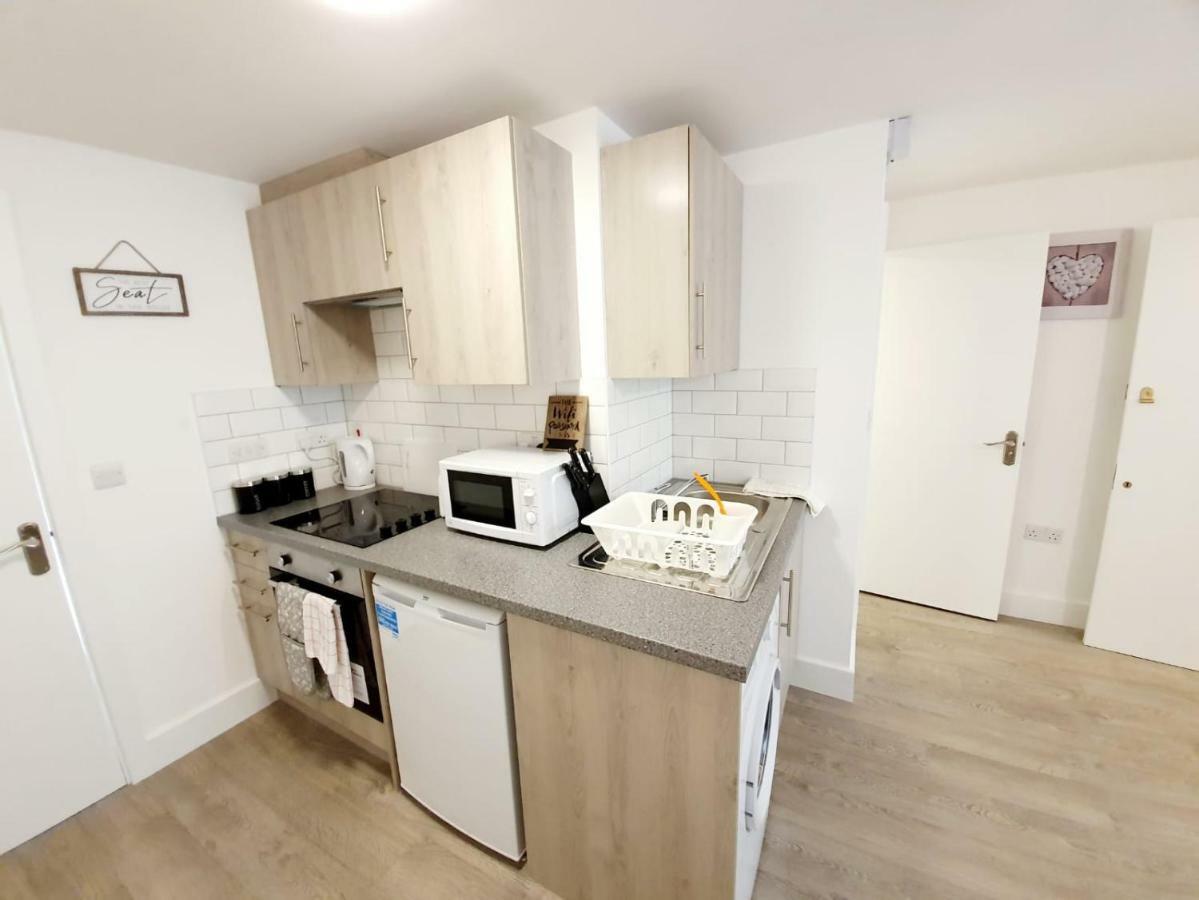 Town Centre New Modern Apartment