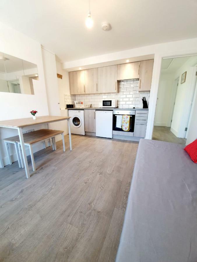 Town Centre New Modern Apartment *