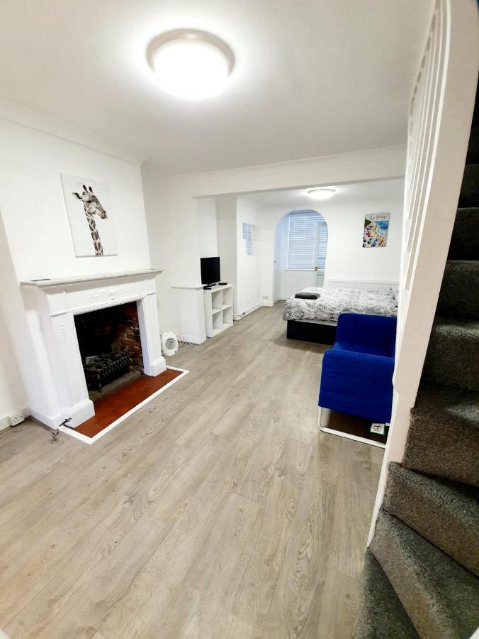 Town Centre New Modern Apartment Chelmsford